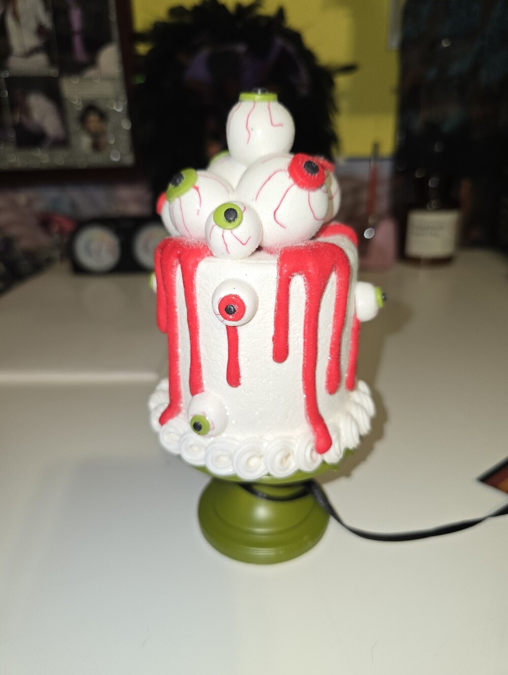 Spooky Eyeball Drip Cake Decoration - White, Red, Green